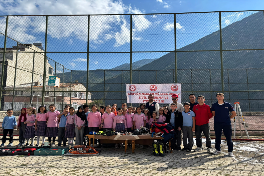 Minik Öğrencilere İtfaiyecilik Eğitimi