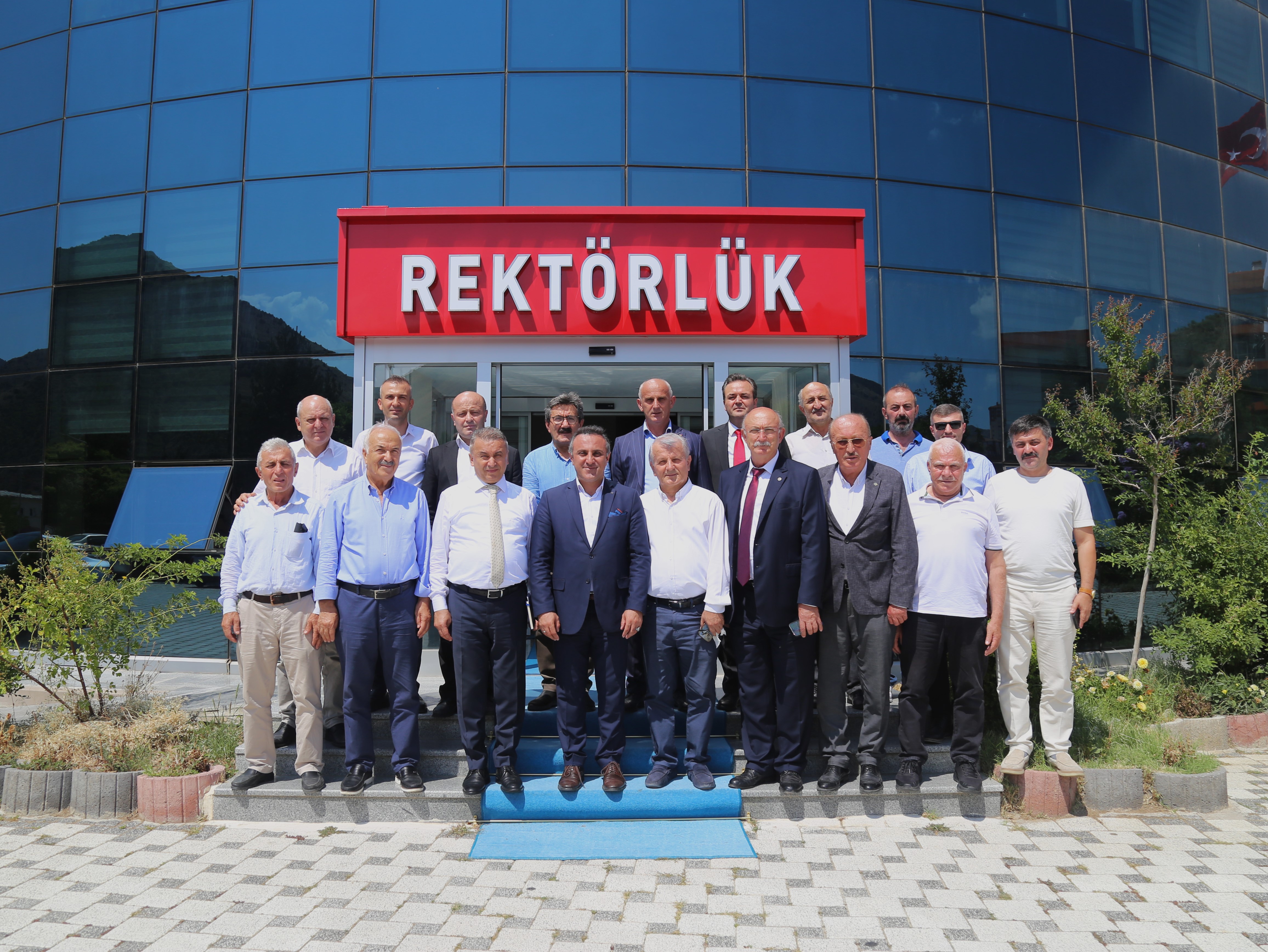 GÜSİAD ve GÜKAV Heyetinden Rektörümüze Geniş Katılımlı Ziyaret