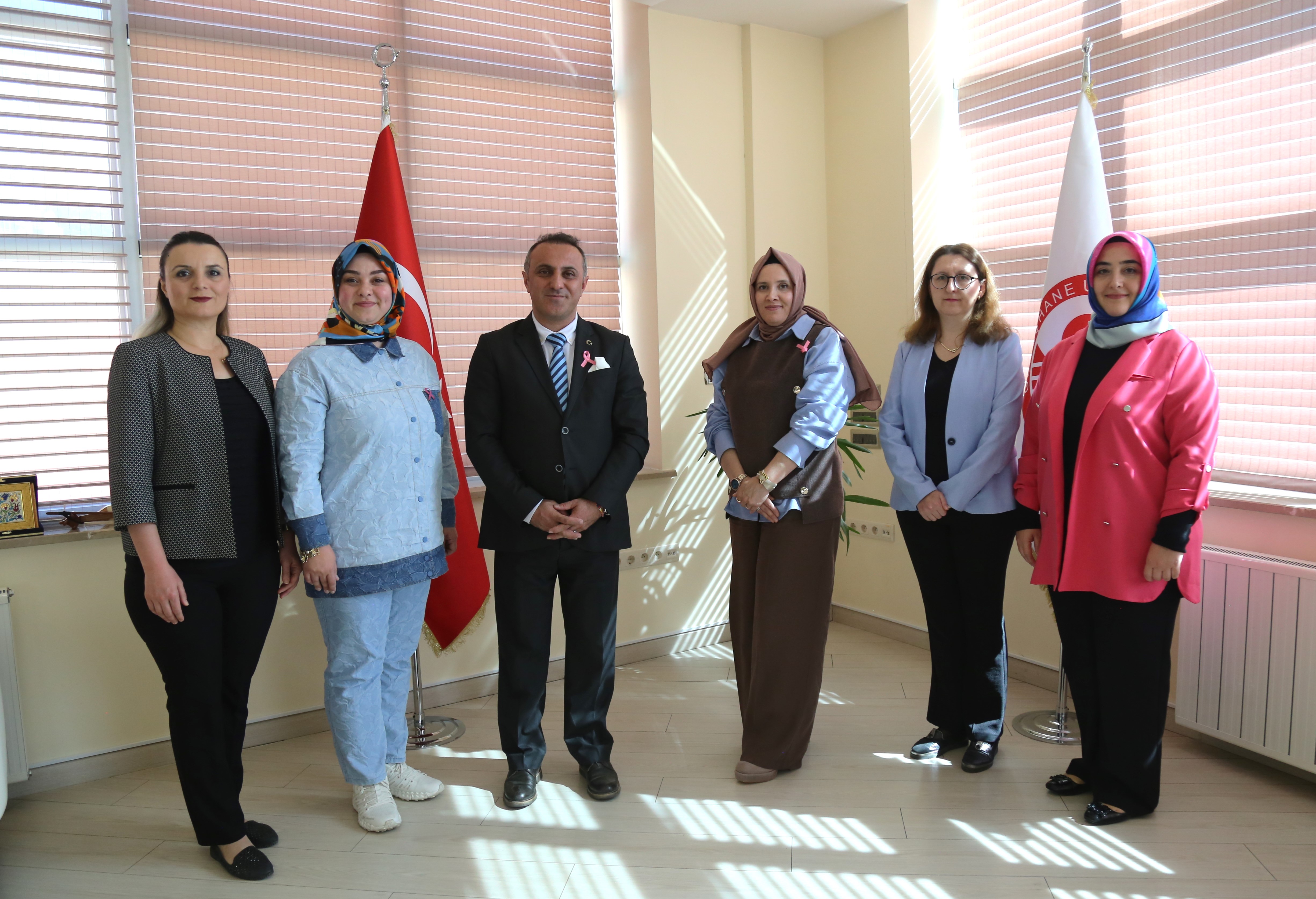 Pembe Ekim’de Farkındalık: “Bir Fiyonk da Sen Tak!”