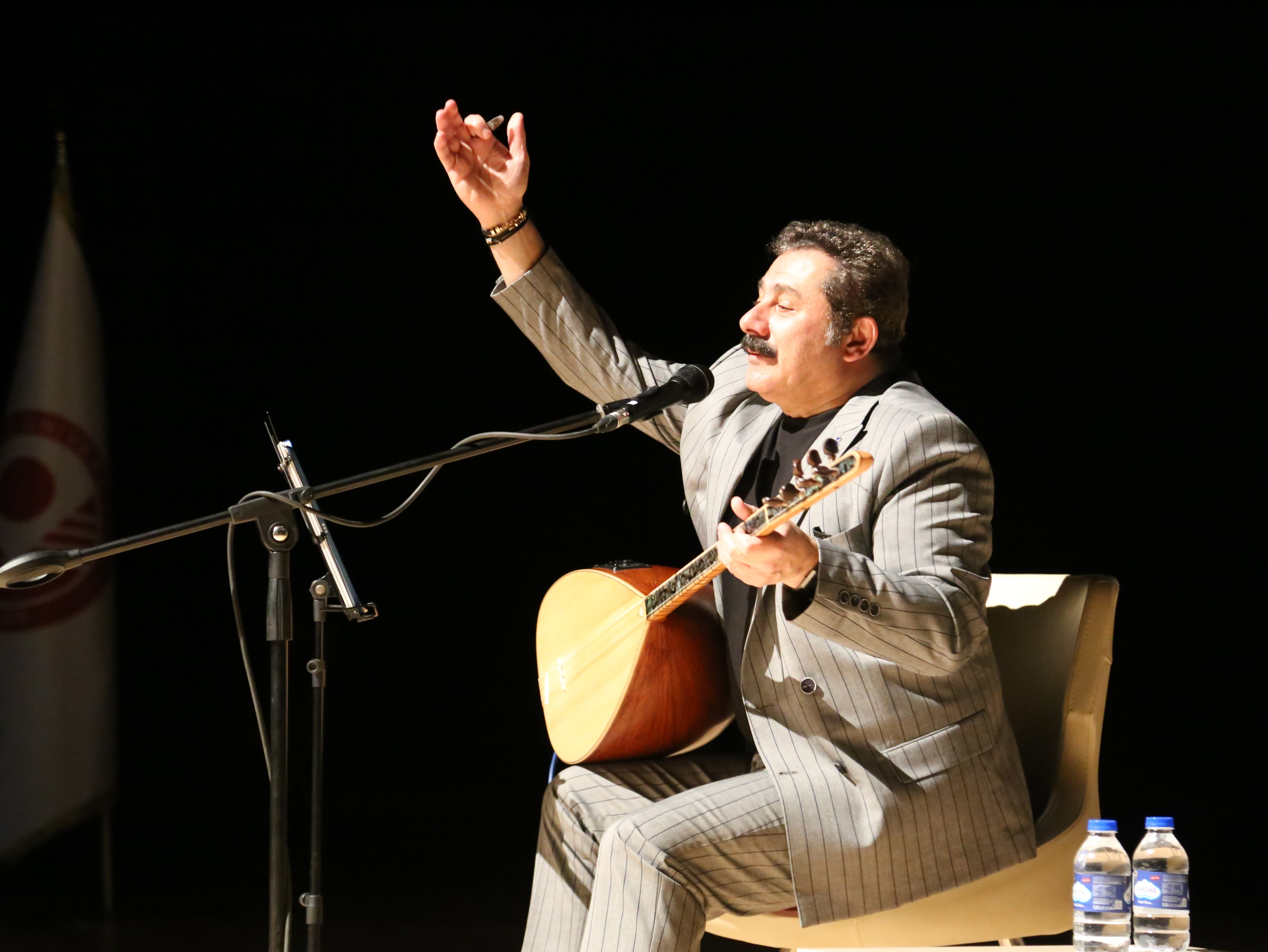 Gümüşhane’de Türkü Rüzgarı: Nurullah Akçayır Gönülleri Fethetti